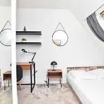 Spontini Victor Hugo Cosy Studio