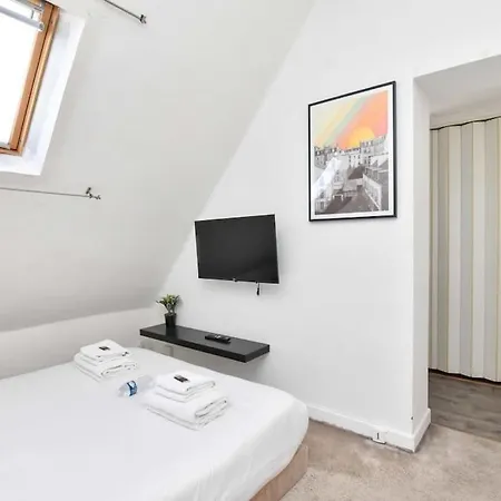 Spontini Victor Hugo Cosy Studio * Paris